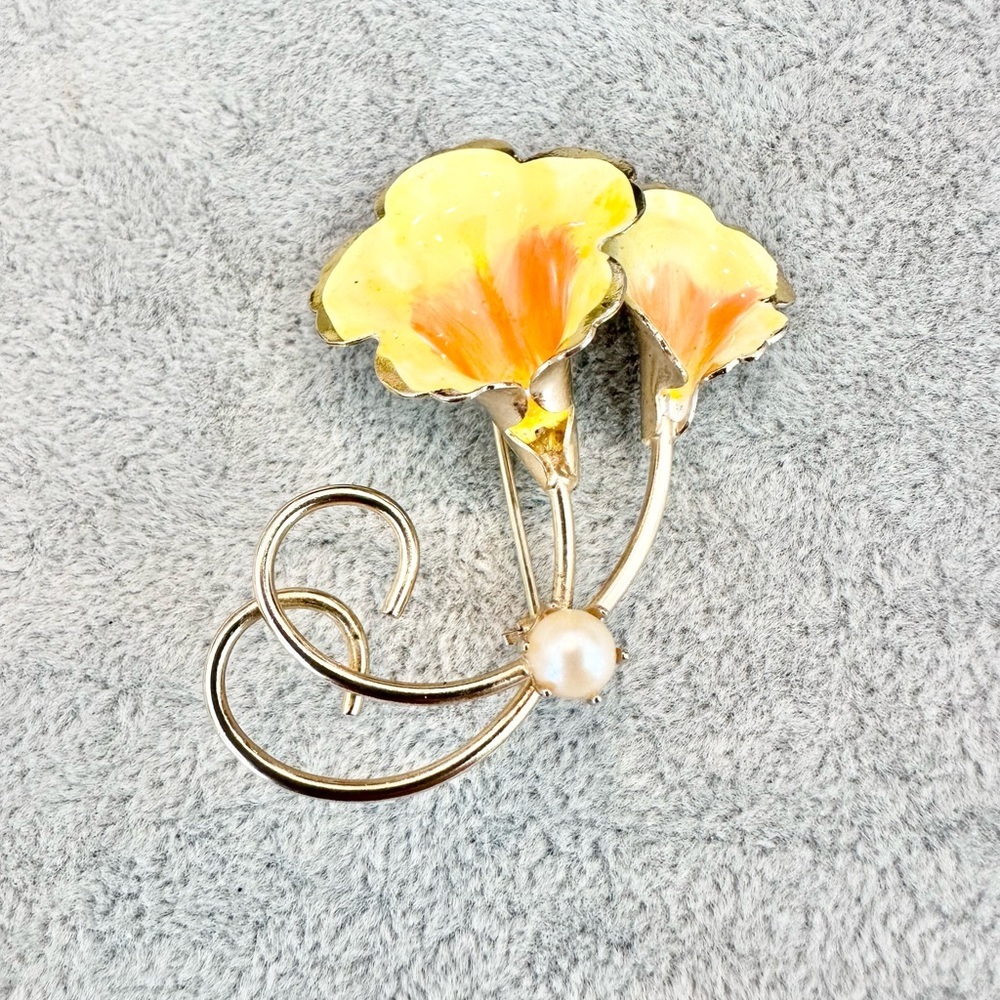 Vintage Two Yellow Enamel Calla Lilly With A Faux Pearl Gold Tone Floral Brooch